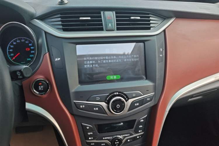 Used BYD G5 2014 1.5TID Automatic Prestige Model Audio And AC Panel