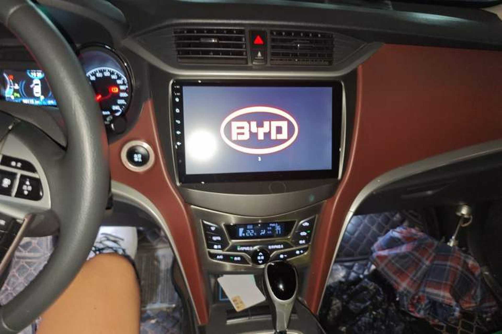 Used BYD G5 2014 1.5TID Automatic Prestige Model Audio And AC Panel