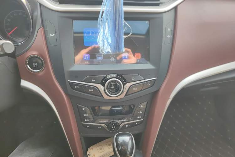 Used BYD G5 2014 1.5TID Automatic Prestige Model Audio And AC Panel