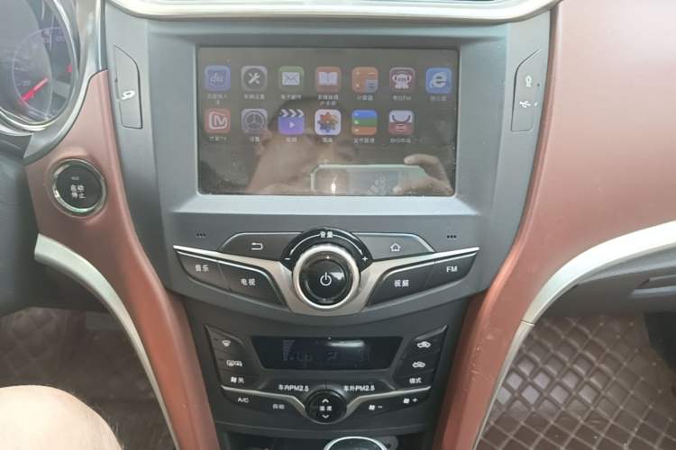 Used BYD G5 2014 1.5TID Automatic Prestige Model Audio And AC Panel