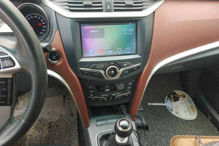 Used BYD G5 2014 1.5TI Manual Luxury Edition Audio And AC Panel