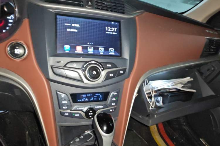 Used BYD G5 2014 1.5TID Automatic Prestige Model Audio And AC Panel