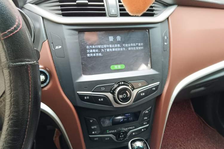 Used BYD G5 2014 1.5TID Automatic Prestige Model Audio And AC Panel
