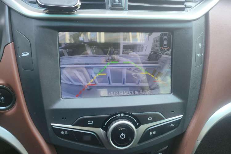 Used BYD G5 2014 1.5TID Automatic Prestige Model Audio And AC Panel