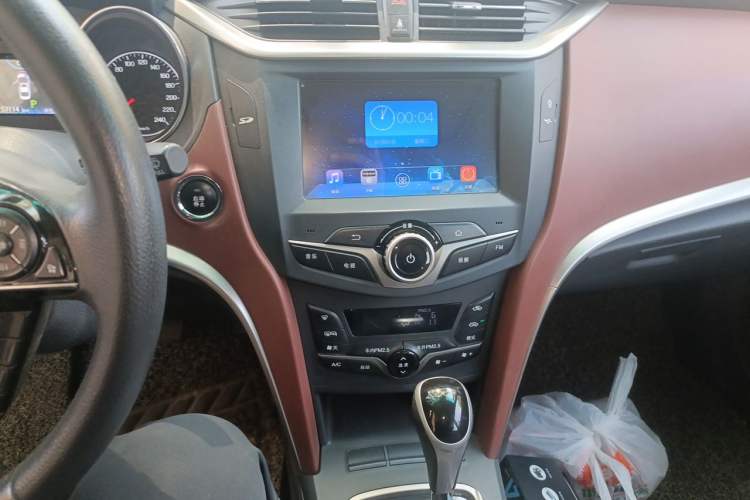 Used BYD G5 2014 1.5TID Automatic Flagship Model Audio And AC Panel