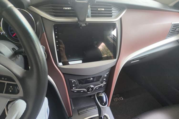 Used BYD G5 2014 1.5TID Automatic Luxury Version Audio And AC Panel