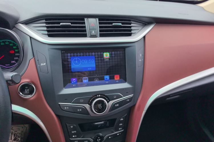 Used BYD G5 2014 1.5TID Automatic Prestige Model Audio And AC Panel