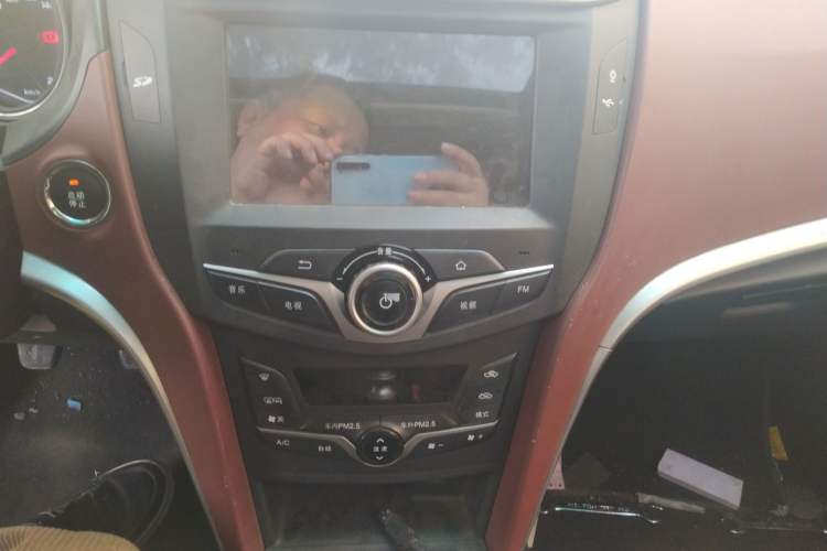 Used BYD G5 2014 1.5TI Manual Luxury Edition Audio And AC Panel