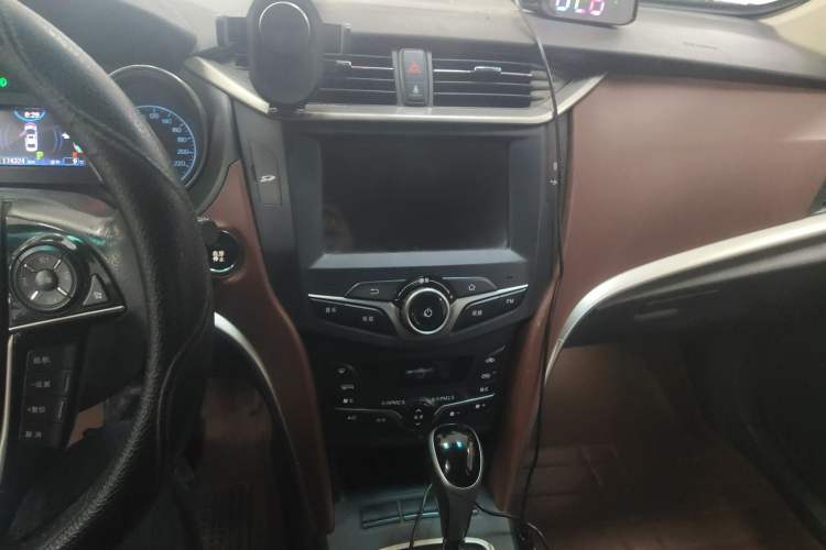 Used BYD G5 2014 1.5TID Automatic Flagship Model Audio And AC Panel