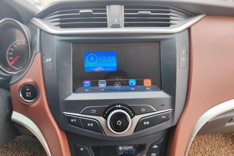Used BYD G5 2014 1.5TID Automatic Flagship Model Audio And AC Panel
