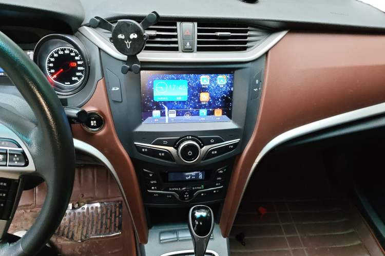 Used BYD G5 2014 1.5TID Automatic Prestige Model Audio And AC Panel