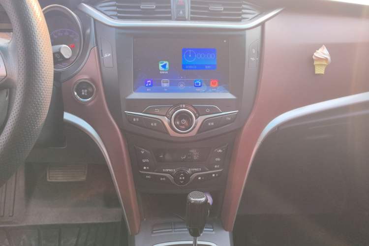 Used BYD G5 2014 1.5TID Automatic Prestige Model Audio And AC Panel