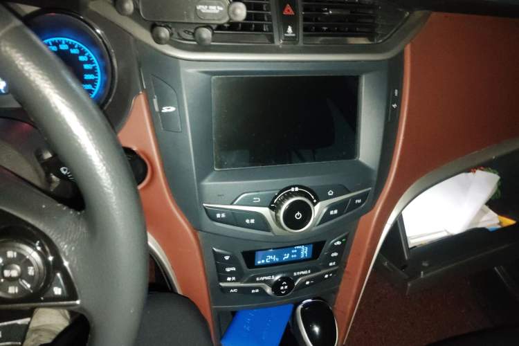 Used BYD G5 2014 1.5TID Automatic Flagship Model Audio And AC Panel