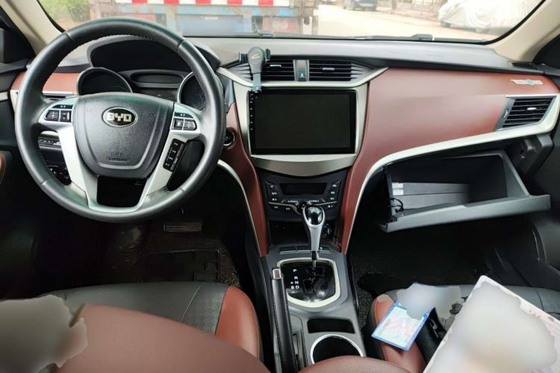 Used BYD G5 2014 1.5TID Automatic Prestige Model Center Console