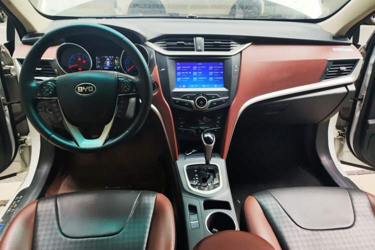 Used BYD G5 2014 1.5TID Automatic Flagship Model Center Console