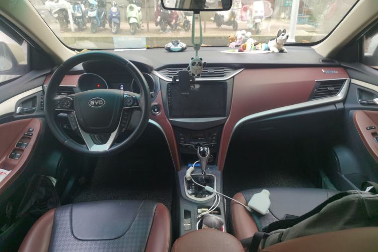 Used BYD G5 2014 1.5TID Automatic Flagship Model Center Console
