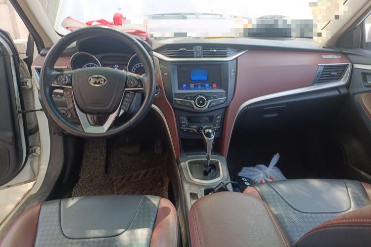 Used BYD G5 2014 1.5TID Automatic Flagship Model Center Console