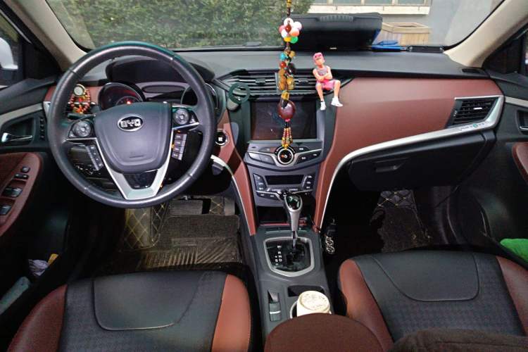 Used BYD G5 2014 1.5TID Automatic Flagship Model Center Console