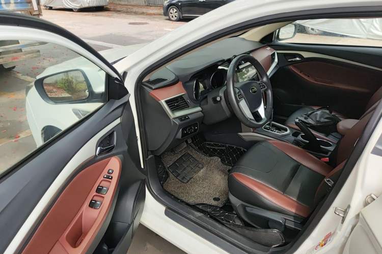 Used BYD G5 2014 1.5TID Automatic Prestige Model Driver Seat
