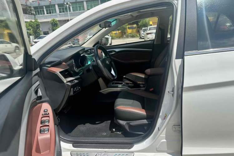 Used BYD G5 2014 1.5TID Automatic Prestige Model Driver Seat