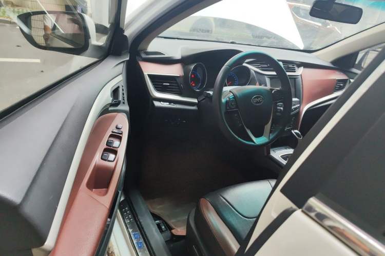 Used BYD G5 2014 1.5TID Automatic Flagship Model Driver Seat