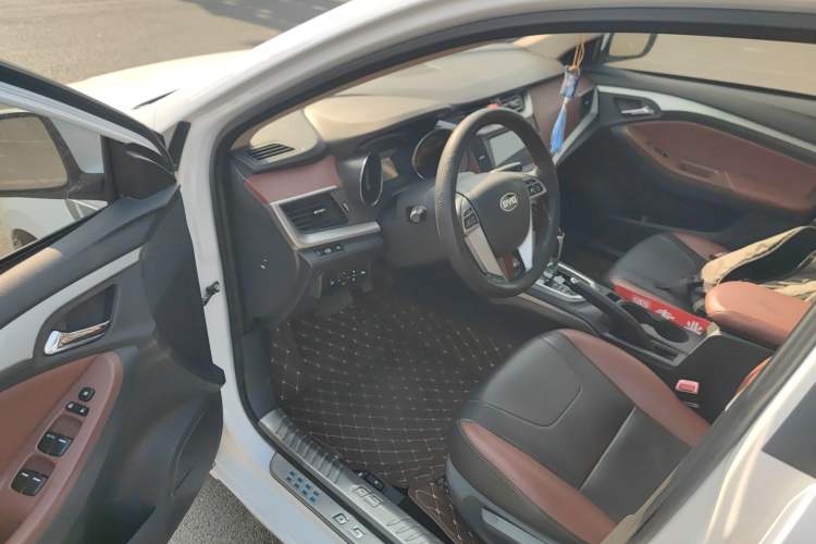 Used BYD G5 2014 1.5TID Automatic Prestige Model Driver Seat