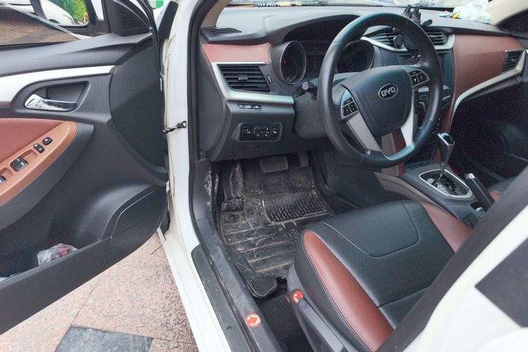 Used BYD G5 2014 1.5TID Automatic Prestige Model Driver Seat