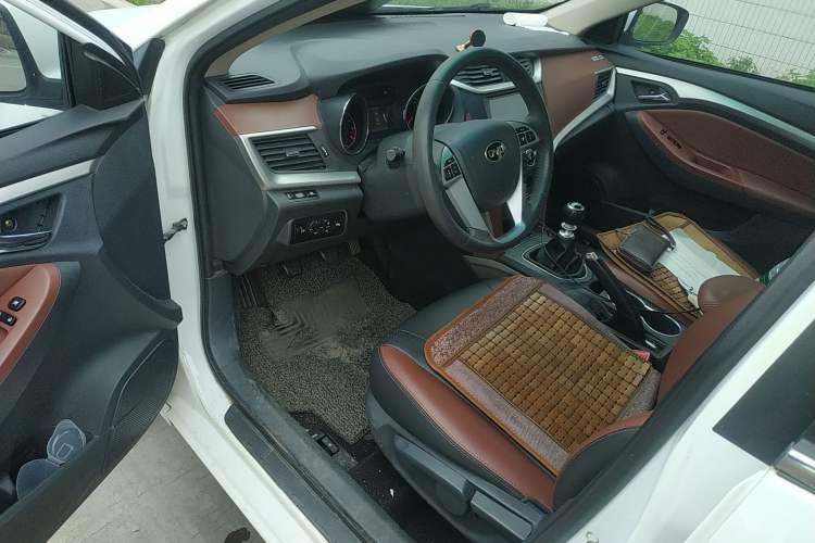 Used BYD G5 2014 1.5TI Manual Luxury Edition Driver Seat