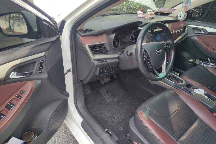 Used BYD G5 2014 1.5TID Automatic Flagship Model Driver Seat