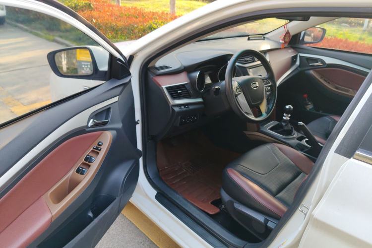 Used BYD G5 2014 1.5TI Manual Luxury Edition Driver Seat