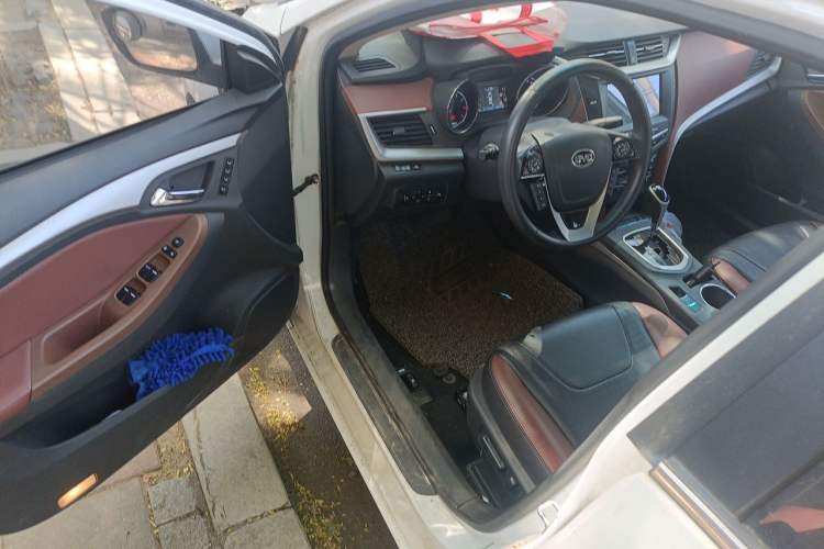 Used BYD G5 2014 1.5TID Automatic Flagship Model Driver Seat