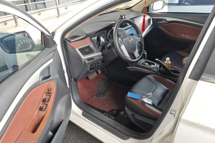Used BYD G5 2014 1.5TID Automatic Prestige Model Driver Seat