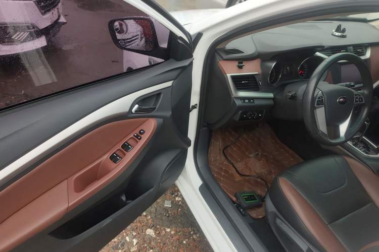 Used BYD G5 2014 1.5TID Automatic Prestige Model Driver Seat