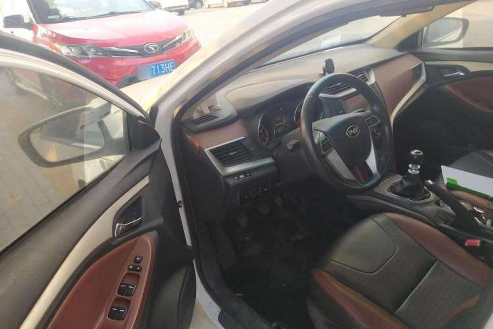 Used BYD G5 2014 1.5TI Manual Luxury Edition Driver Seat
