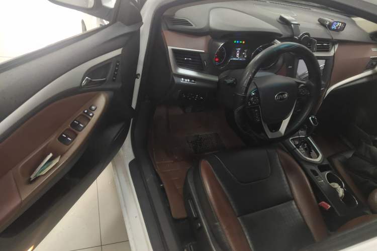Used BYD G5 2014 1.5TID Automatic Flagship Model Driver Seat
