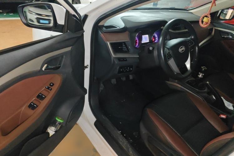 Used BYD G5 2014 1.5TI Manual Luxury Edition Driver Seat