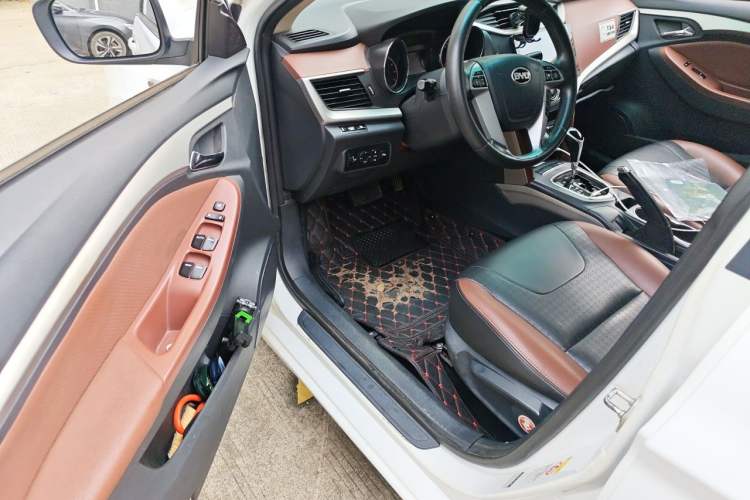 Used BYD G5 2014 1.5TID Automatic Prestige Model Driver Seat