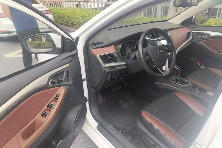 Used BYD G5 2014 1.5TID Automatic Flagship Model Driver Seat