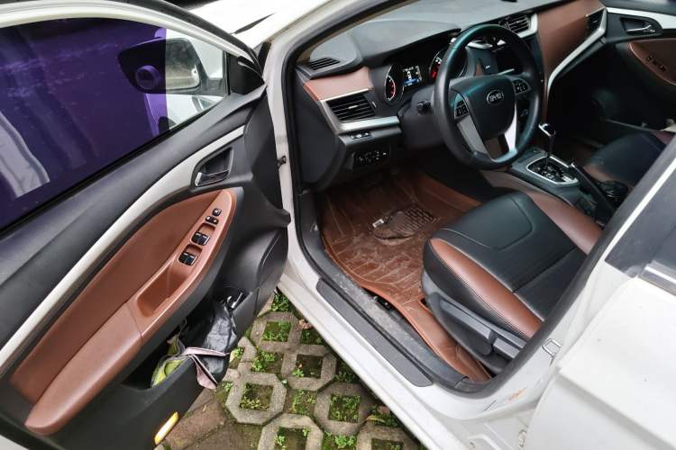 Used BYD G5 2014 1.5TID Automatic Prestige Model Driver Seat