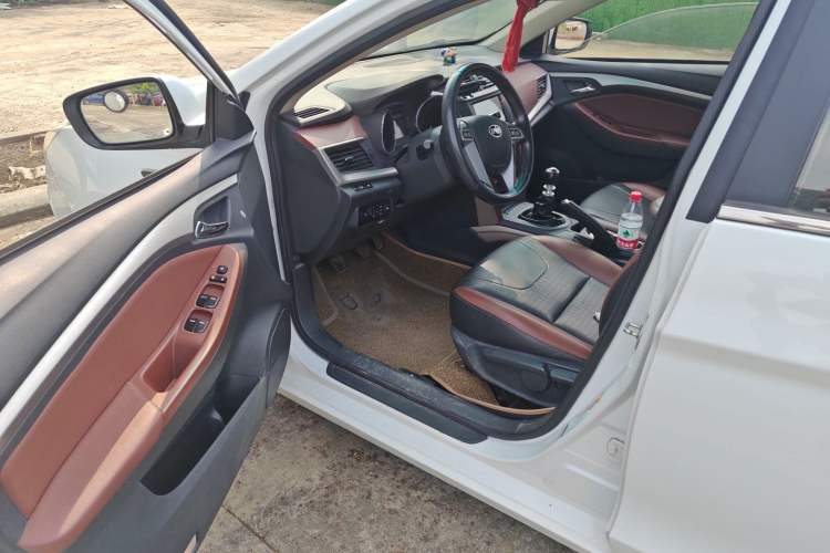 Used BYD G5 2014 1.5TI Manual Luxury Edition Driver Seat