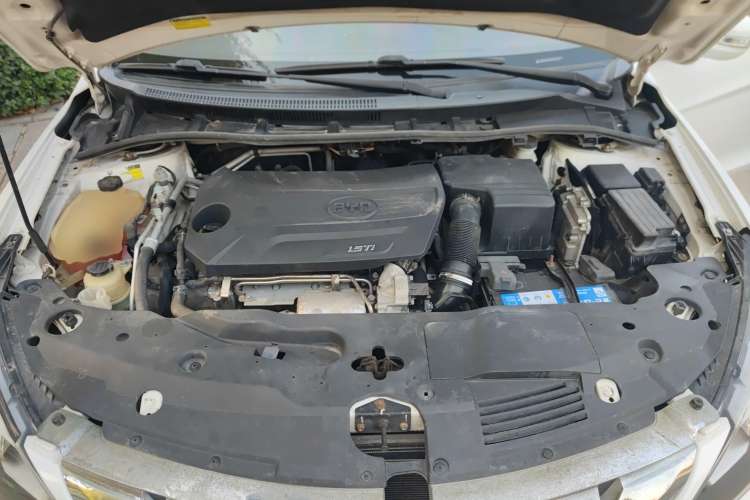 Used BYD G5 2014 1.5TID Automatic Prestige Model Engine Bay