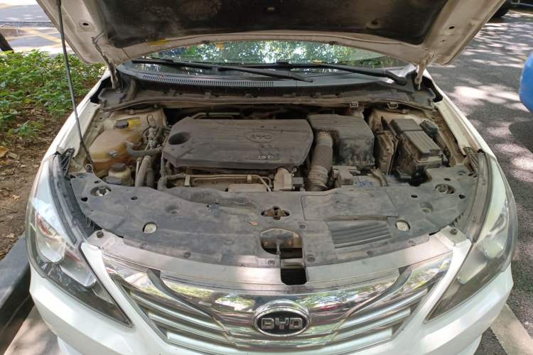 Used BYD G5 2014 1.5TID Automatic Prestige Model Engine Bay