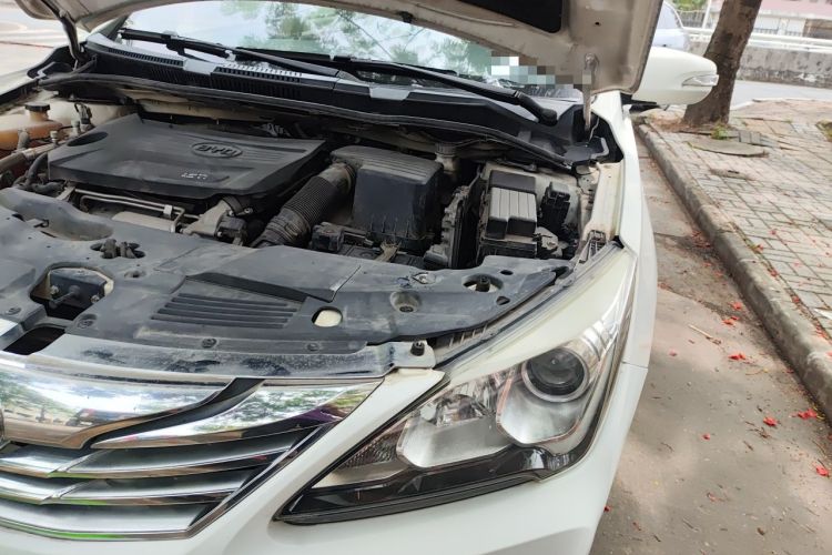 Used BYD G5 2014 1.5TID Automatic Prestige Model Engine Bay Left
