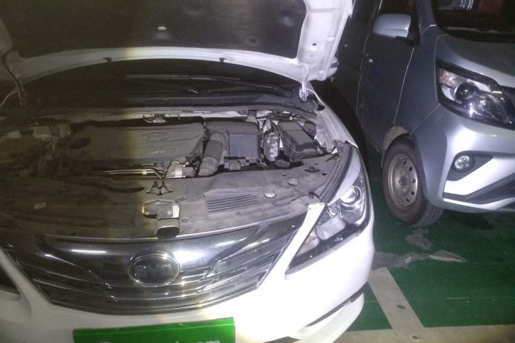 Used BYD G5 2014 1.5TID Automatic Prestige Model Engine Bay Left