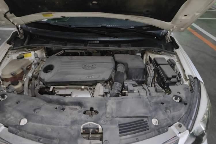 Used BYD G5 2014 1.5TID Automatic Prestige Model Engine Bay Left