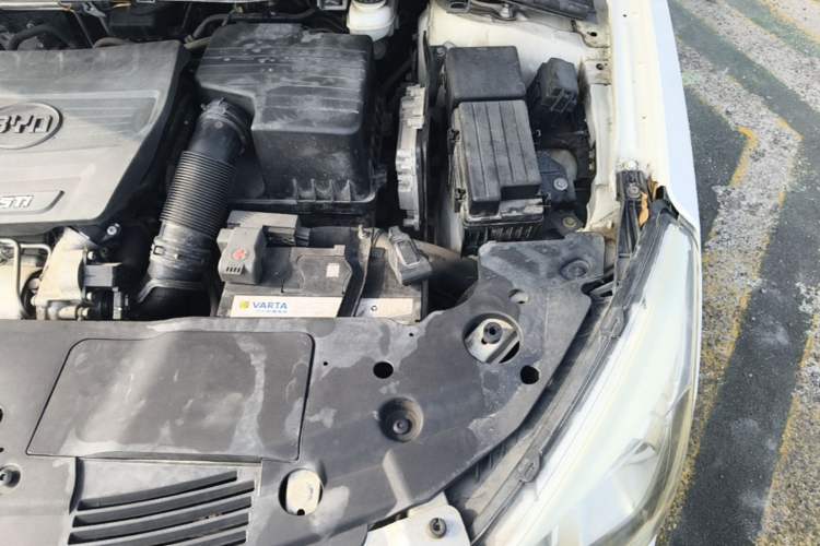 Used BYD G5 2014 1.5TID Automatic Prestige Model Engine Bay Left