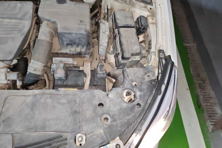 Used BYD G5 2014 1.5TID Automatic Prestige Model Engine Bay Left