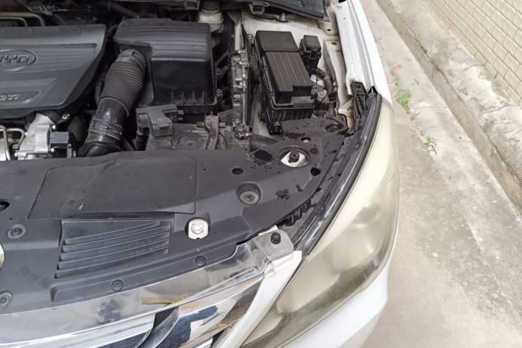 Used BYD G5 2014 1.5TID Automatic Prestige Model Engine Bay Left