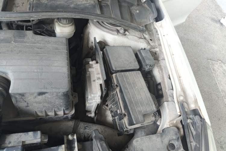Used BYD G5 2014 1.5TID Automatic Luxury Version Engine Bay Left