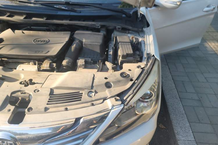 Used BYD G5 2014 1.5TID Automatic Prestige Model Engine Bay Left
